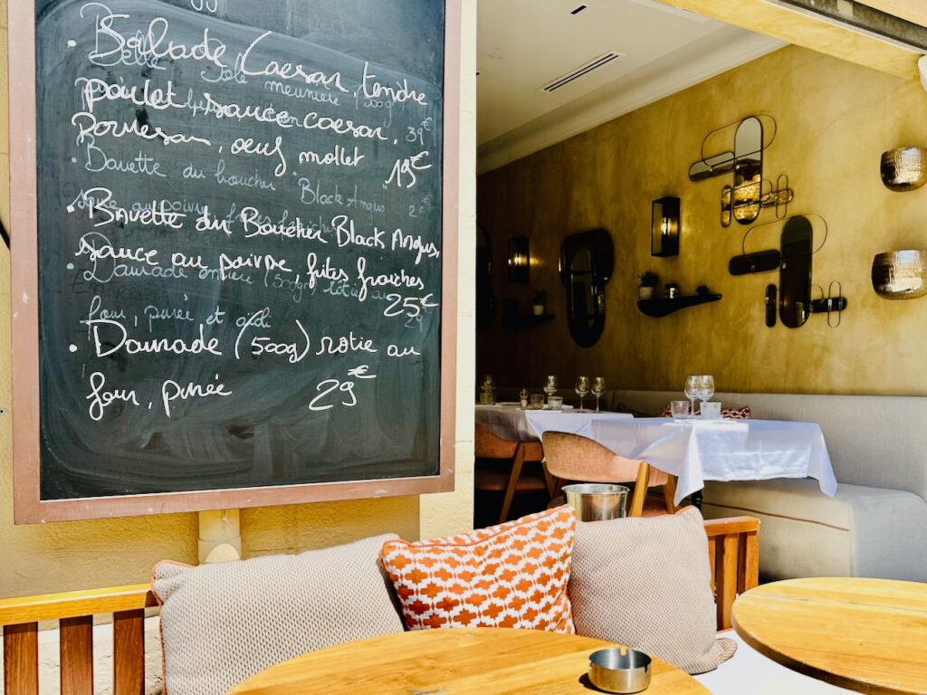 Honoré : Brasserie méditerranéenne et bar à cocktails sur le Cours Estienne d'Orves à Marseille (terrasse)