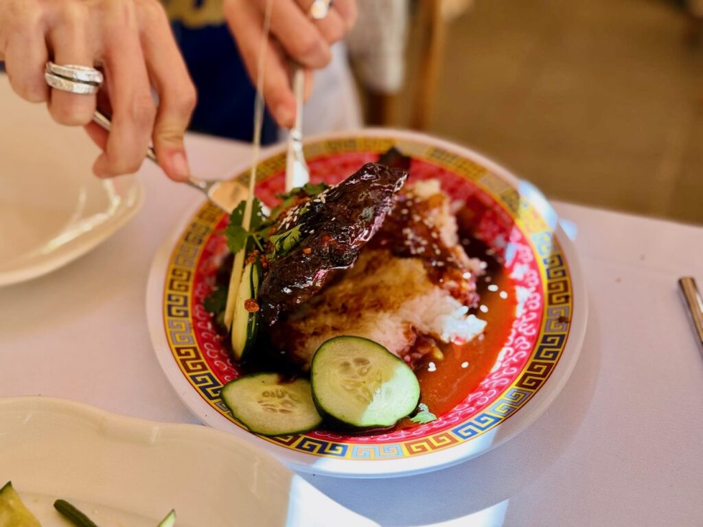 Honoré : Brasserie méditerranéenne et bar à cocktails sur le Cours Estienne d'Orves à Marseille (canard laqué)