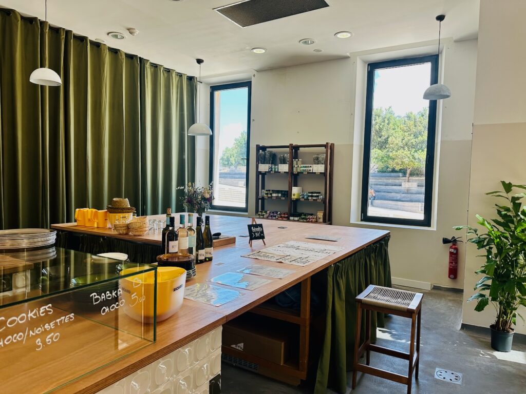 Le Café du Fort : Coffee-shop et cantine au Fort Saint Jean-Mucem de Marseille (comptoir)