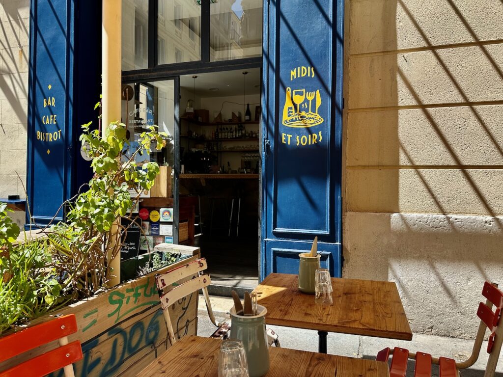 Les Babines : restaurant bistronomique à Marseille (porte entrée)