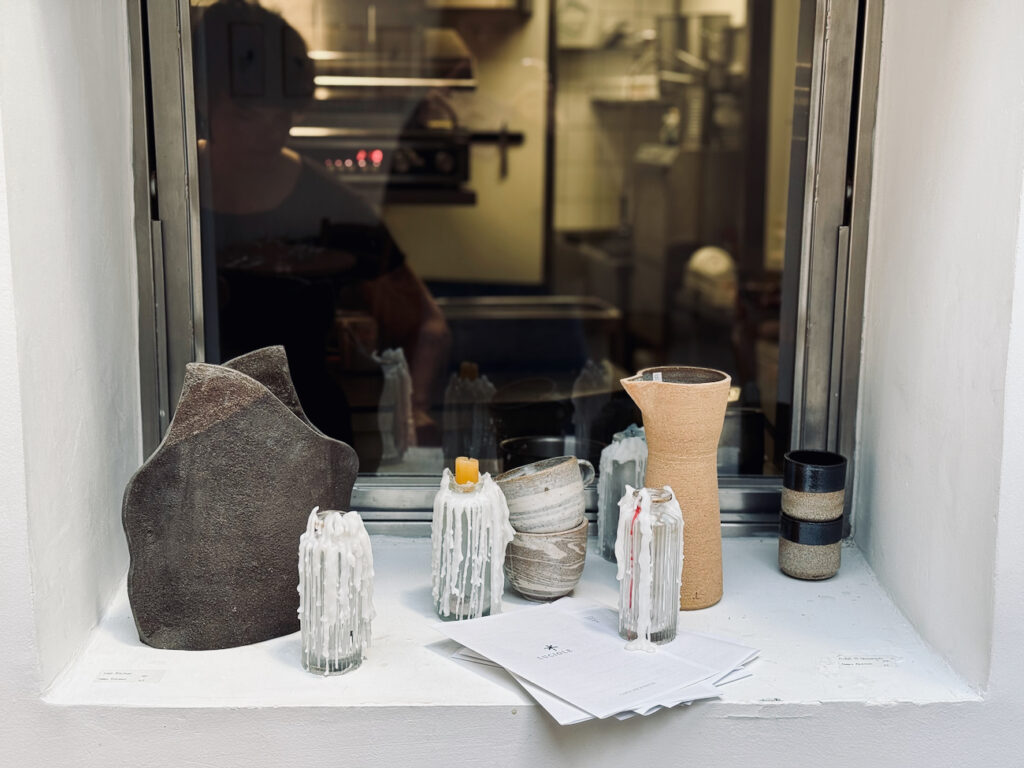 Dans le quartier du Rouet à Marseille, Luciole propose iune cuisine de saison, bio et créative accompagnée d’une belle sélection de vins et fromages. (détail)