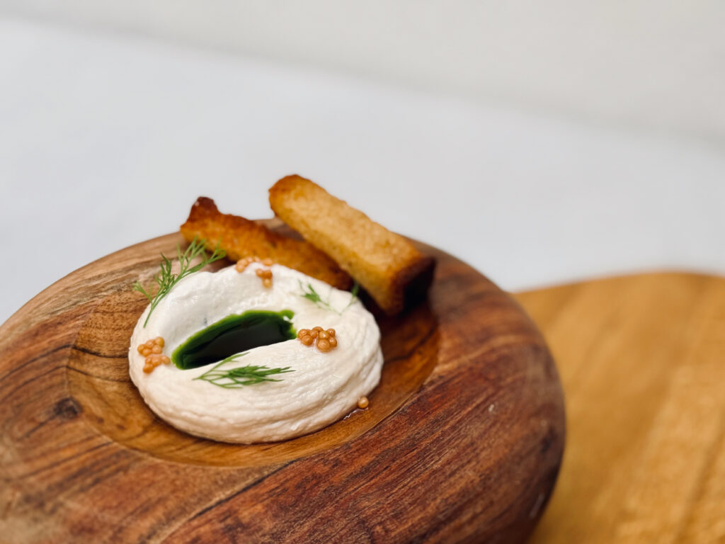 Dans le quartier du Rouet à Marseille, Luciole propose iune cuisine de saison, bio et créative accompagnée d’une belle sélection de vins et fromages. (tarama)
