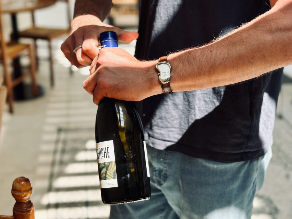 Dans le quartier du Rouet à Marseille, Luciole propose iune cuisine de saison, bio et créative accompagnée d’une belle sélection de vins et fromages. (vin)
