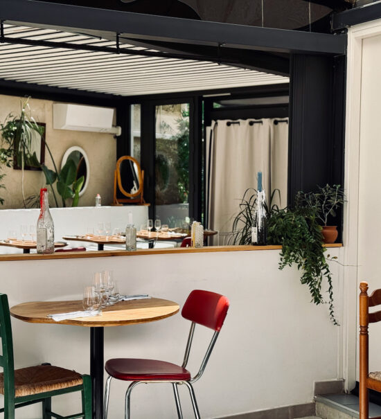 Dans le quartier du Rouet à Marseille, Luciole propose iune cuisine de saison, bio et créative accompagnée d’une belle sélection de vins et fromages. (pergola)
