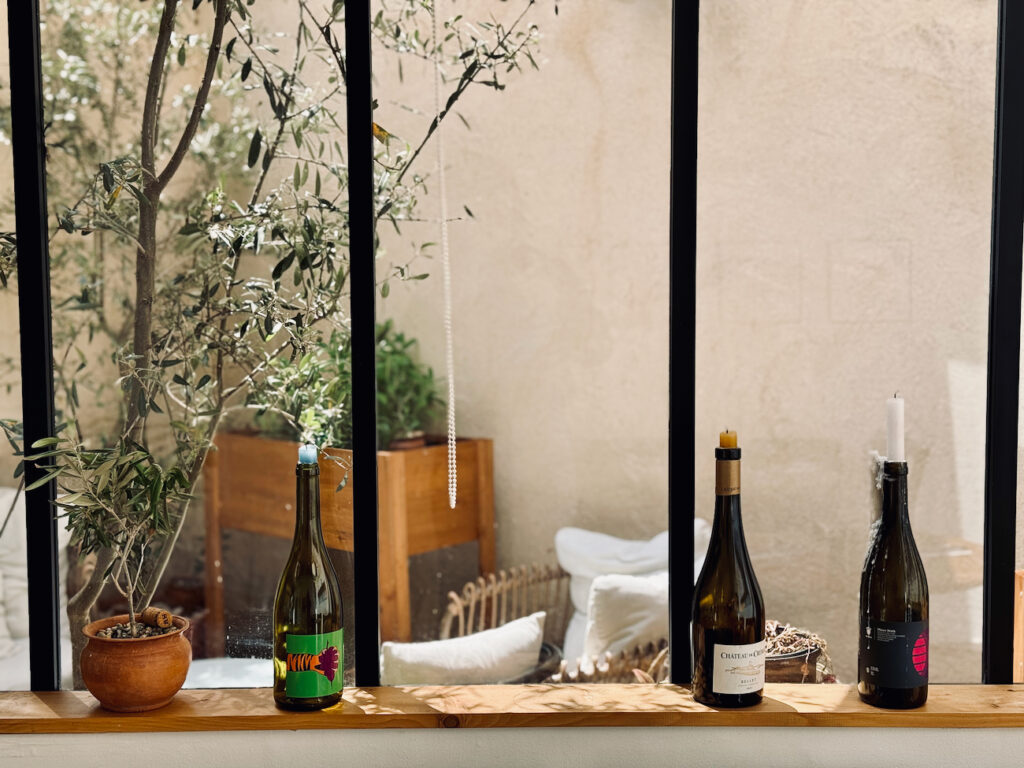 Dans le quartier du Rouet à Marseille, Luciole propose iune cuisine de saison, bio et créative accompagnée d’une belle sélection de vins et fromages. (décoration)