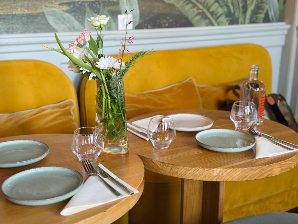 Pavillon Sédille : Le restaurant du Château Beaupin (table)