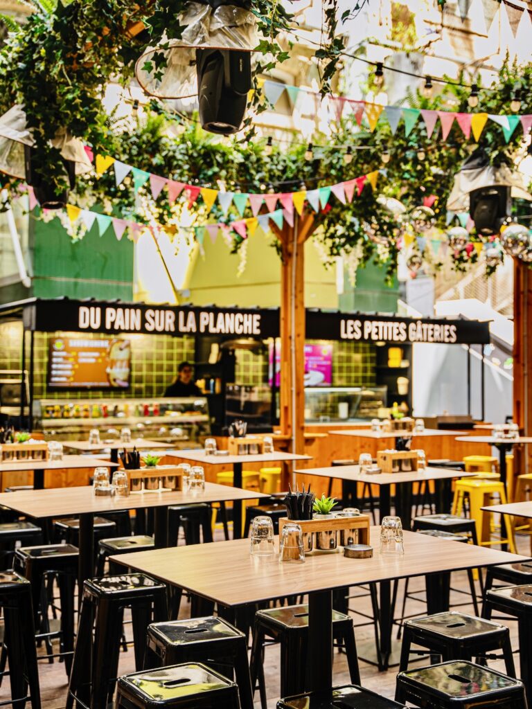 Place des Canailles : Foodcourt, Soirées, et Comedy Club (foodcourt)