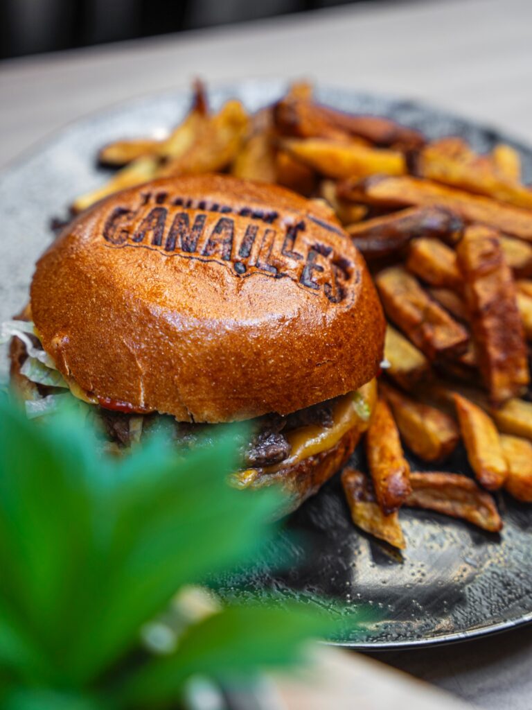 Place des Canailles : Foodcourt, Soirées, et Comedy Club (burger)