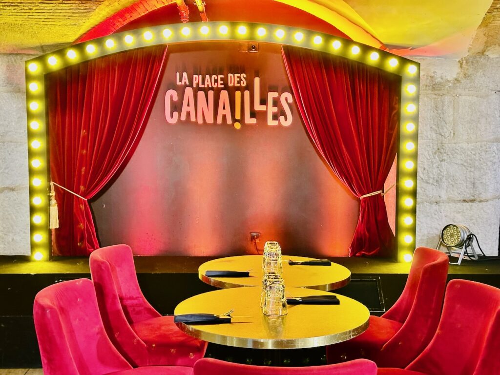 Place des Canailles : Foodcourt, Soirées, et Comdy (Cabaret)