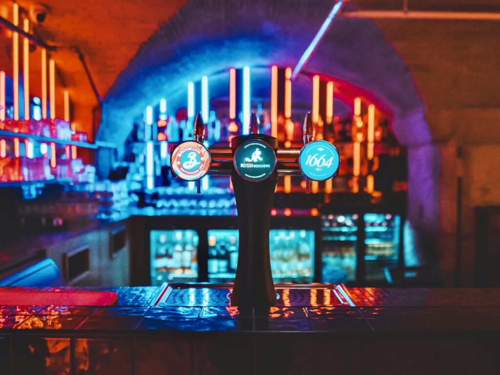 Place des Canailles : Foodcourt, Soirées, et Comedy Club (secret room)