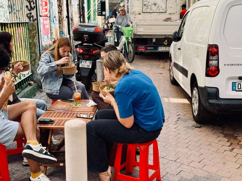 Bánh Mì 24 est une sandwicherie vietnamienne nichée au coeur du Cours Julien à Marseille qui propose aussi des bowls de riz et des crèpes. (pause déjeuner)