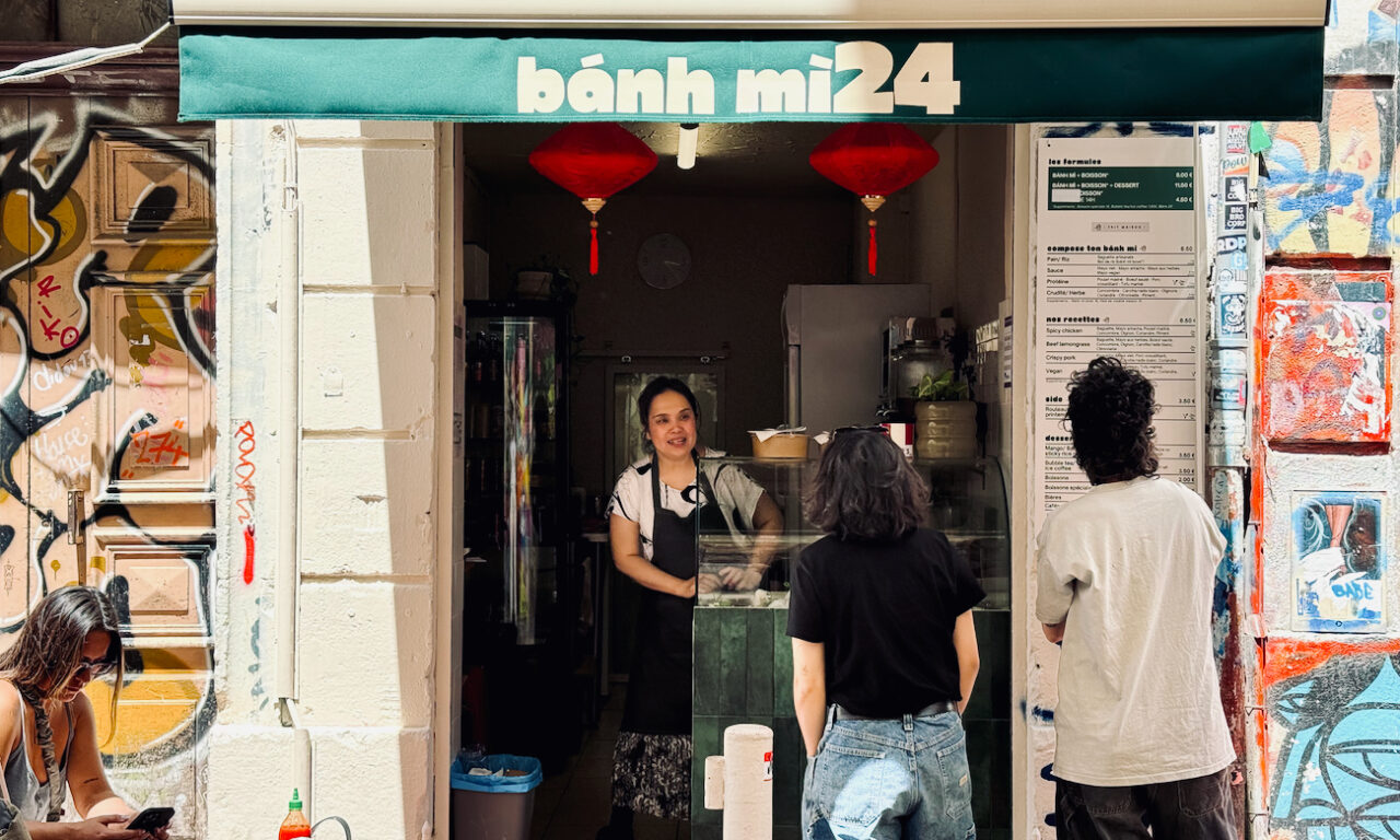 Bánh Mì 24 est une sandwicherie vietnamienne nichée au coeur du Cours Julien à Marseille qui propose aussi des bowls de riz et des crèpes. (clients)