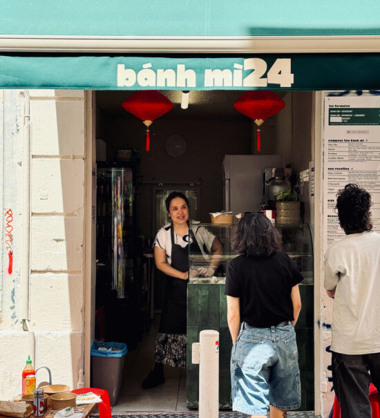 Bánh Mì 24 est une sandwicherie vietnamienne nichée au coeur du Cours Julien à Marseille qui propose aussi des bowls de riz et des crèpes. (clients)