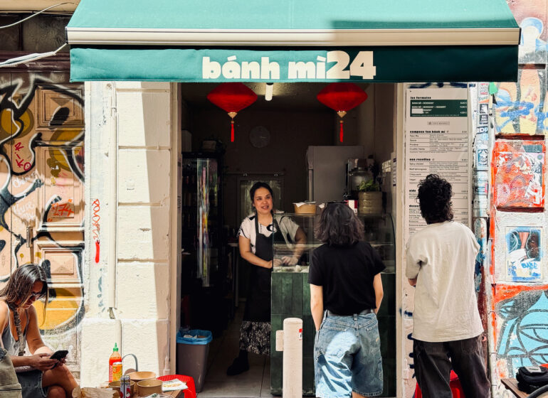 Bánh Mì 24 est une sandwicherie vietnamienne nichée au coeur du Cours Julien à Marseille qui propose aussi des bowls de riz et des crèpes. (clients)