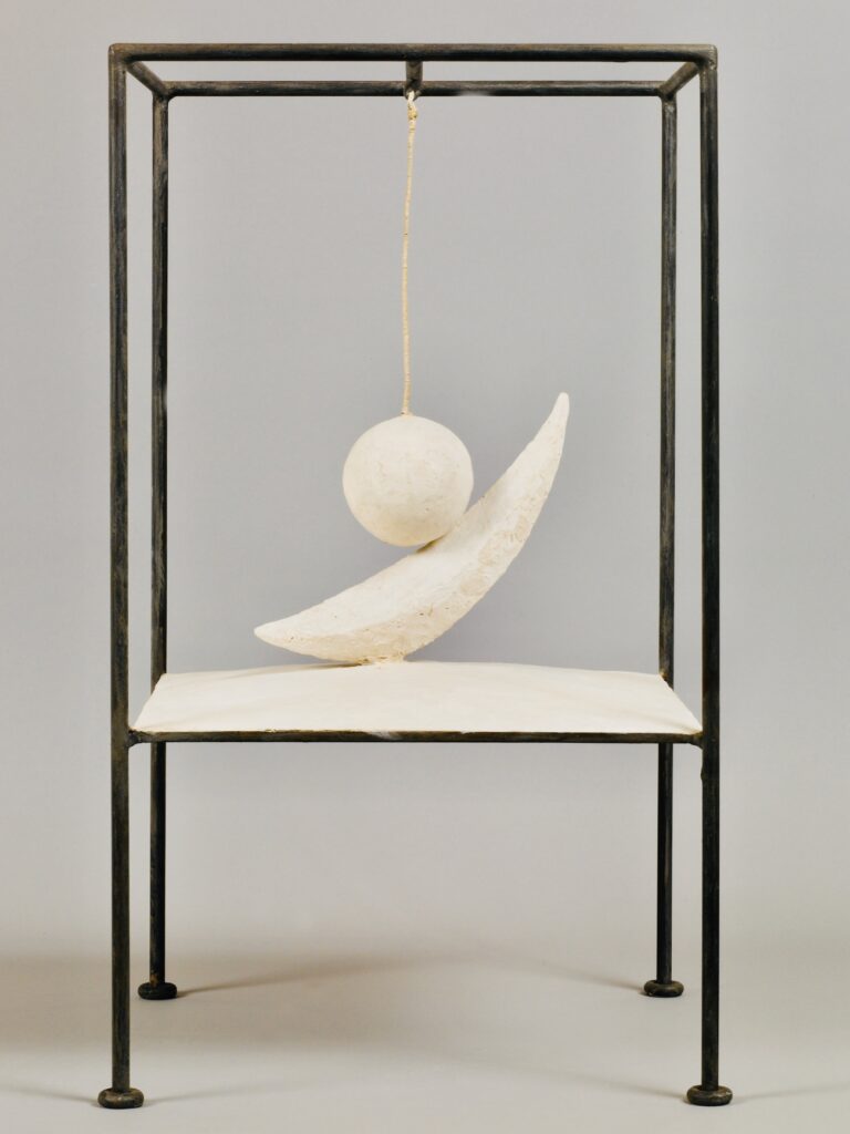 Sculpter le vide : exposition d'Alberto Giacometti au Musée Cantini de Marseille (boule suspendue)