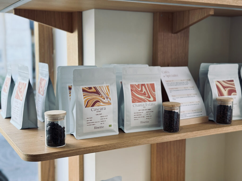 Risette: coffee shop marseillais située dans le quartier Opéra où gourmets et aficionados du café se retrouvent à toutes heures de la journée. (café conditionné)