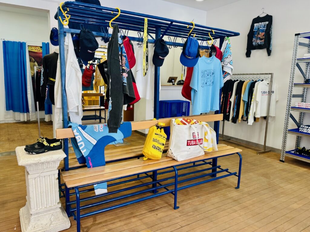 Pop-Up Brut Archives x Tuba Club : collection estival à l'esprit vintage.(Intérieur)