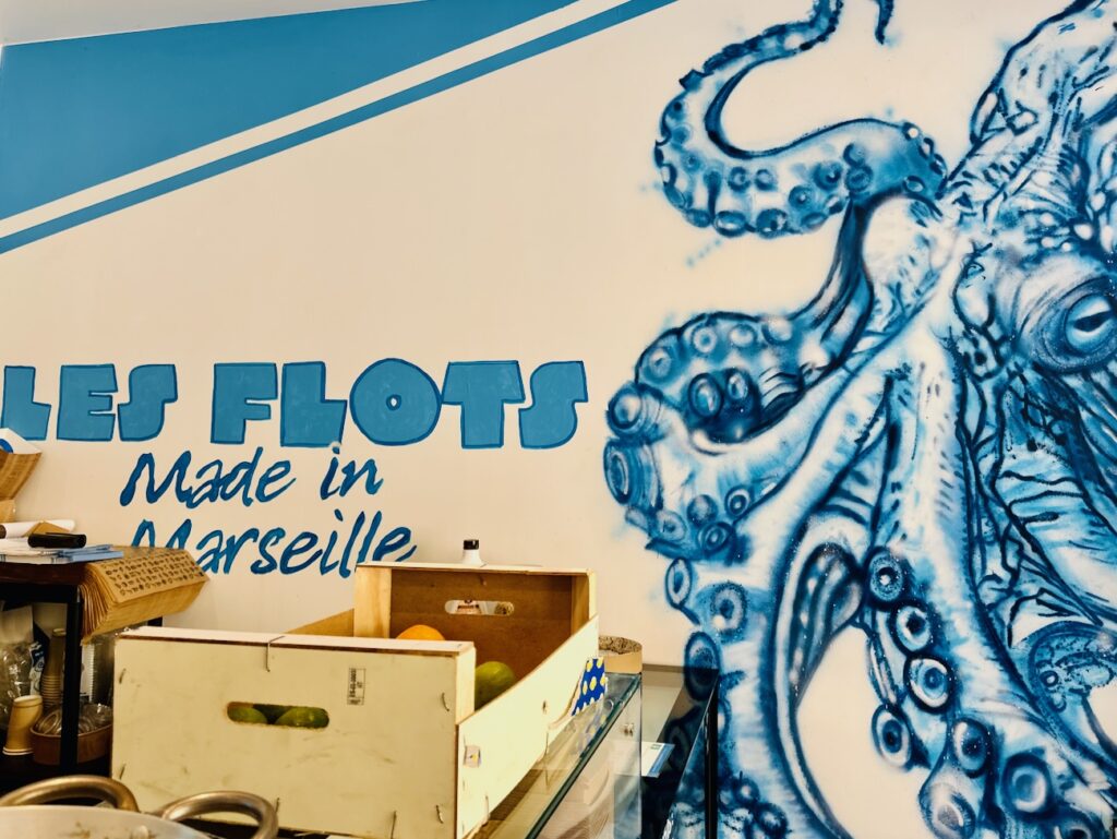 Les flots : street-food de la mer à Marseille (intérieur)