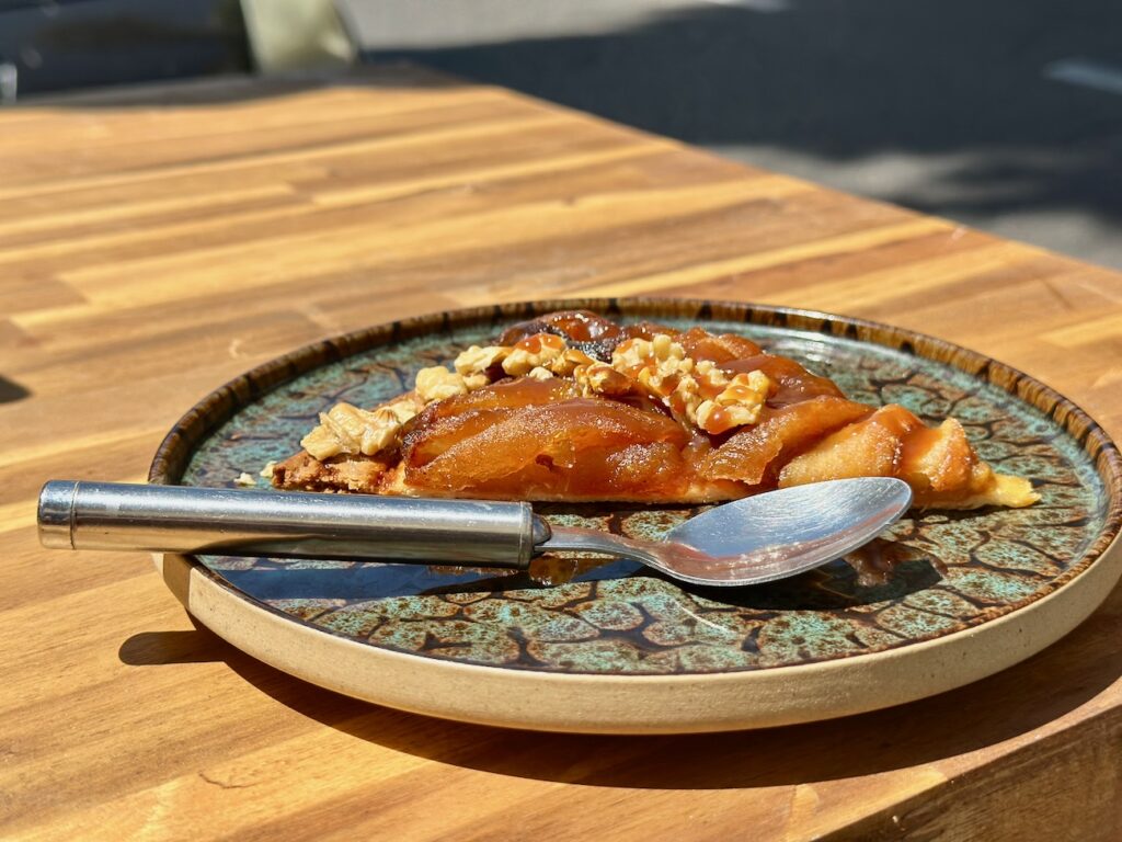 Les flots : street-food de la mer à Marseille (tarte tatin fine)