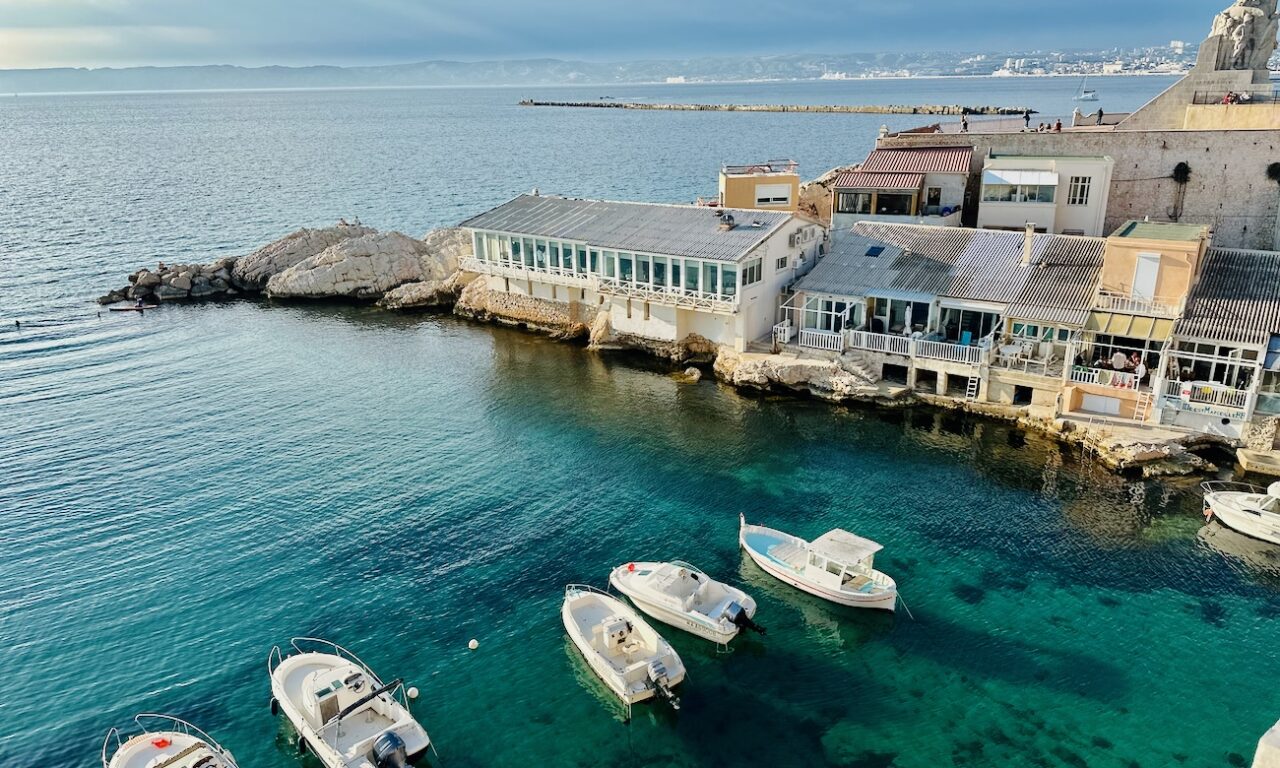 Auffo : restaurant gastronomique de Coline Faulqier au Vallon de Auffes de Marseille (Bord de mer)