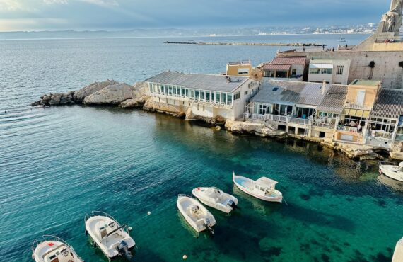 Auffo : restaurant gastronomique de Coline Faulqier au Vallon de Auffes de Marseille (Bord de mer)