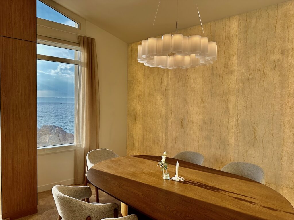 Auffo : restaurant gastronomique de Coline Faulqier au Vallon de Auffes de Marseille (vue mer)