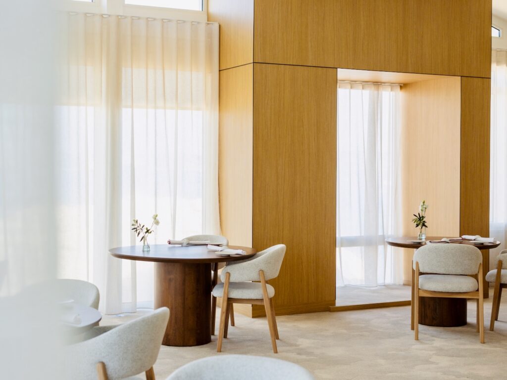 Auffo : restaurant gastronomique de Coline Faulqier au Vallon de Auffes de Marseill (salle)