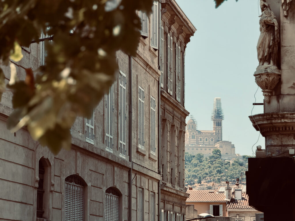 Sur le cours Lieutaud, Bonnies mêle face à la Bonne-Mère esprit bistrot, plats du jour savoureux, et touche anglo-saxonne. (la bonne-mère)