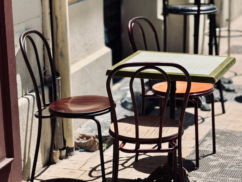 Sur le cours Lieutaud, Bonnies mêle face à la Bonne-Mère esprit bistrot, plats du jour savoureux, et touche anglo-saxonne. (terrasse)