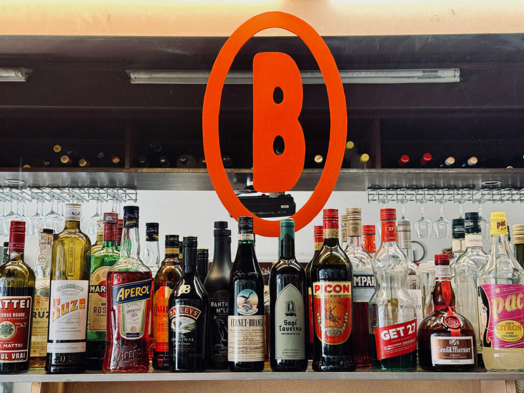 Sur le cours Lieutaud, Bonnie mêle face à la Bonne-Mère  esprit bistrot, plats du jour savoureux, et touche anglo-saxonne.