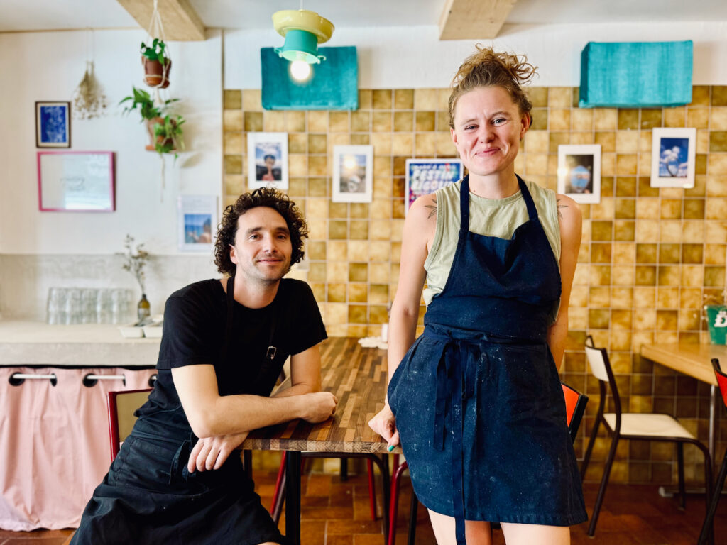 Davaï est une cantine responsable et chaleureuse située entre le Cours Julien et la plaine à Marseille. Elle propose une petite carte aux prix très attractifs. (Alexia et Quentin)