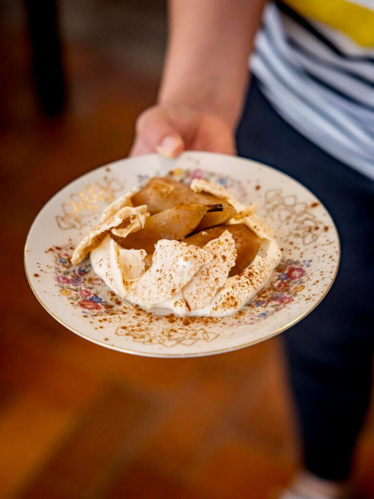 Davaï est une cantine responsable et chaleureuse située entre le Cours Julien et la plaine à Marseille. Elle propose une petite carte aux prix très attractifs. (dessert bis)