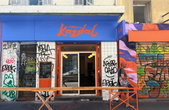 Kazdal est une sandwicherie qui propose des compositions à base de recettes typiques du Maroc. En formule, ils s’accompagnent de frites maison.