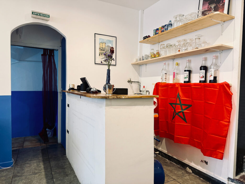 Kazdal est une sandwicherie qui propose des compositions à base de recettes typiques du Maroc. En formule, ils s’accompagnent de frites maison. (expo)