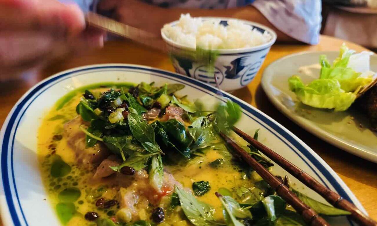 Le Consolat est un bistrot asiatique à Marseille installé dans le quartier Longchamp à Marseille. la cuisine est assurée par un duo de cheffes