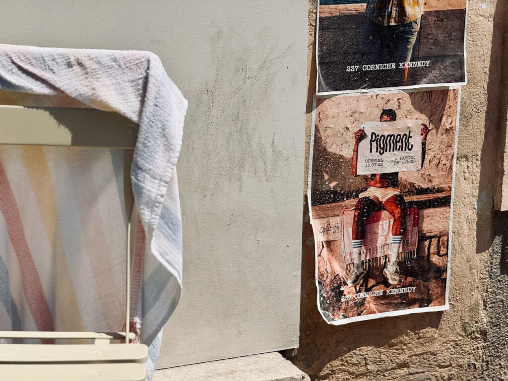 Pigment est un bar solaire situé sur la Corniche à Marseille qui propose une terrasse perchée avec vue mer, mezzés créatifs signés Savta et cocktails givrés. (détails)