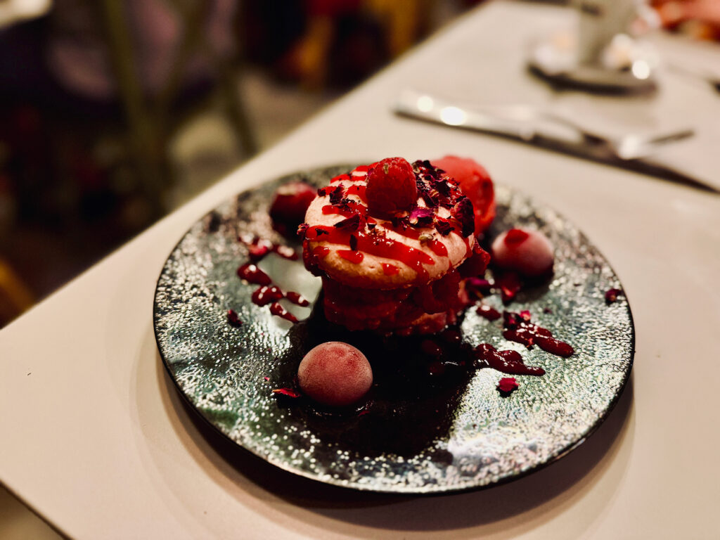 Figaro, restaurant bistronomique du 12ᵉ arrondissement de Marseille, propose une cuisine locale et créative dans un cadre lumineux avec jardin végétalisé. (dessert)