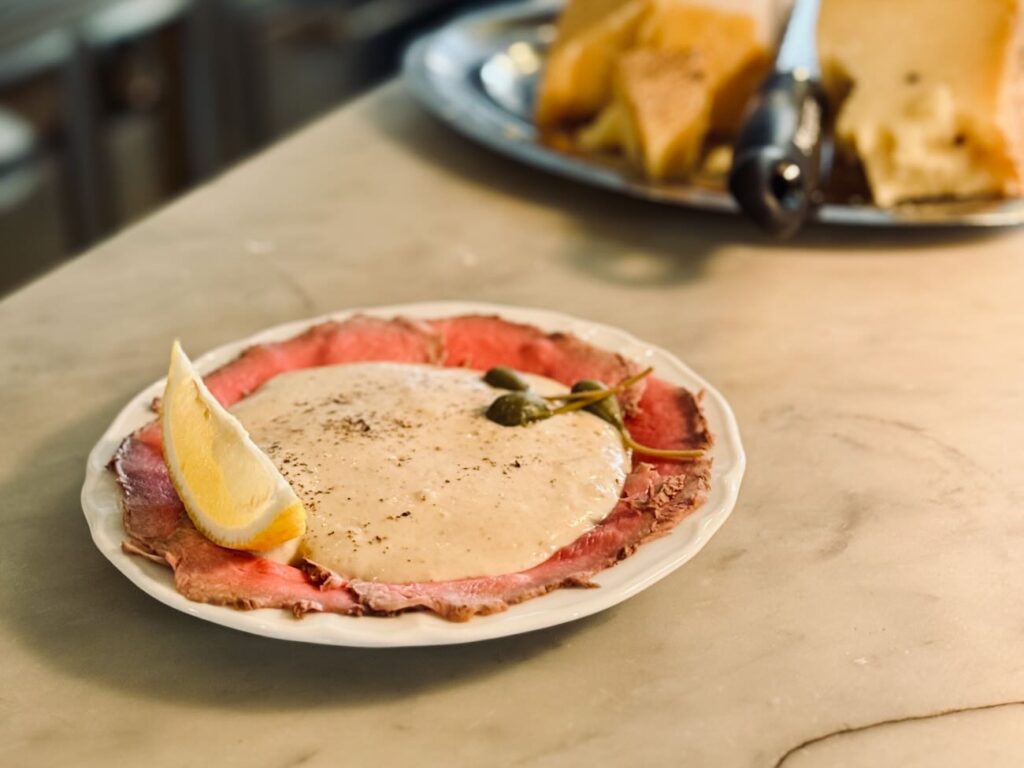 Ciccino est un restaurant italien situé rue Paradis à Marseille. Il propose une carte inspirée, une cave riche et l’art de recevoir à l’italienne.