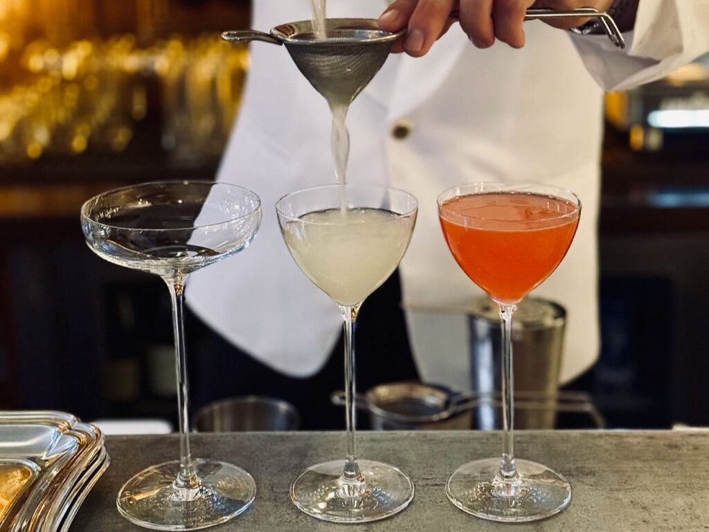 Ciccino est un restaurant italien situé rue Paradis à Marseille. Il propose une carte inspirée, une cave riche et l’art de recevoir à l’italienne. (cocktails)
