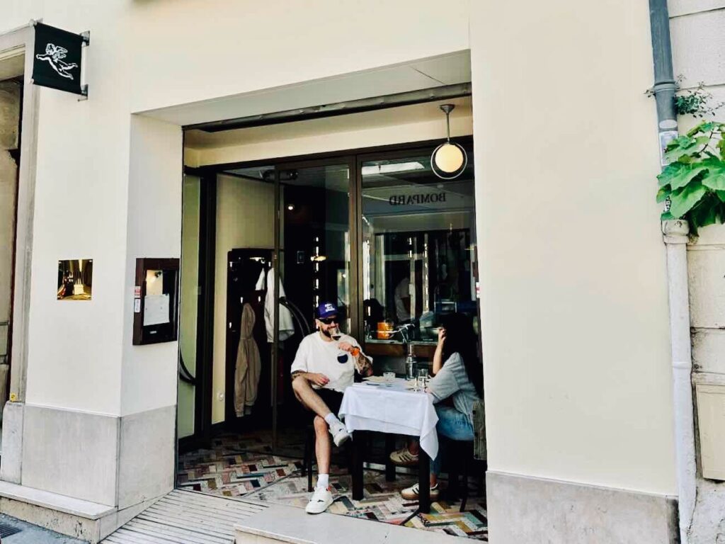 Ciccino est un restaurant italien situé rue Paradis à Marseille. Il propose une carte inspirée, une cave riche et l’art de recevoir à l’italienne. (entrée)