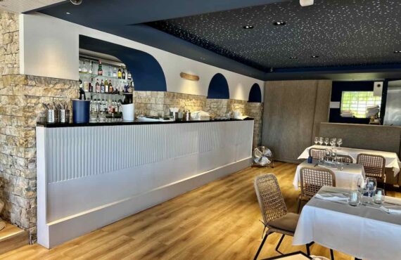 Les Trottoirs Marseillais est une brasserie situé à la Pointe rouge non loin de la Plage proposant une cuisine française de qualité (comptoir)