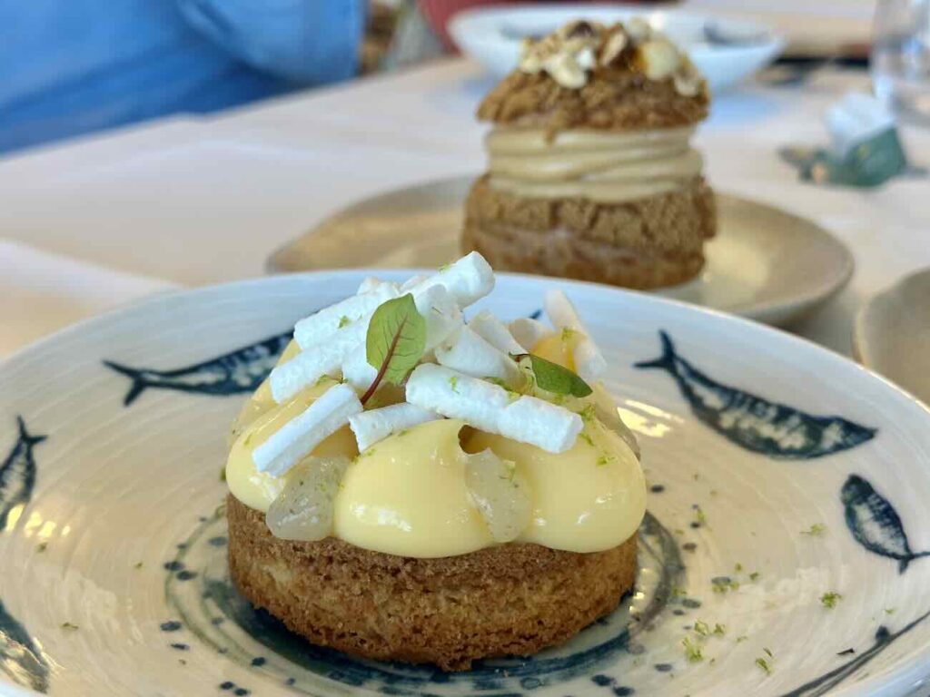 Les Trottoirs Marseillais est une brasserie situé à la Pointe rouge non loin de la Plage proposant une cuisine française de qualité (pâtisseries)