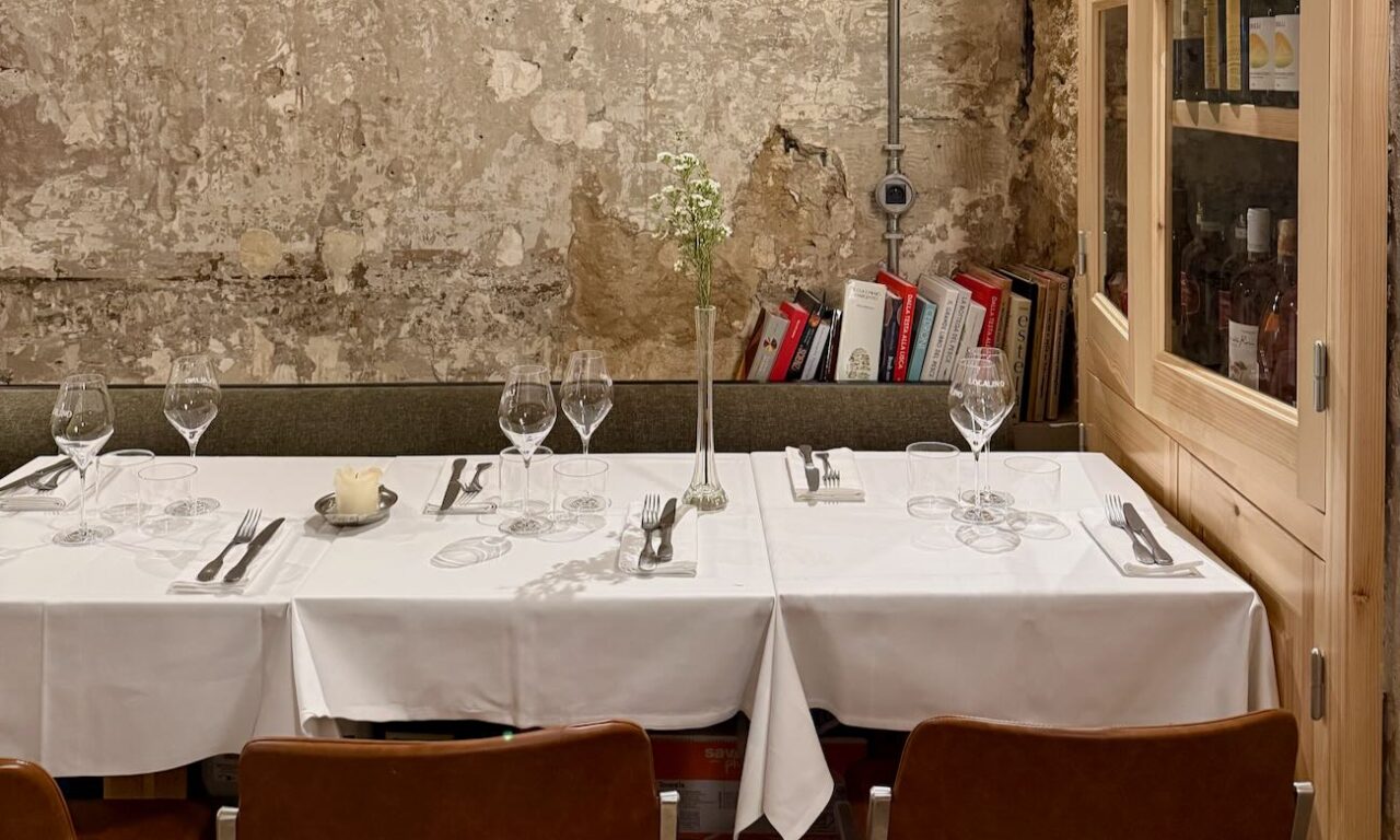 Localino al Mare est un restaurant italien à Vauban. Il propose des pasta fresca, des vins d’exception dans ambiance transalpine avec terrasse Titre Facebook : Localino al Mare : l’Italie généreuse au cœur de Vauban, à Marseille (tables nappées)