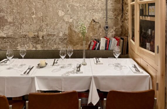 Localino al Mare est un restaurant italien à Vauban. Il propose des pasta fresca, des vins d’exception dans ambiance transalpine avec terrasse Titre Facebook : Localino al Mare : l’Italie généreuse au cœur de Vauban, à Marseille