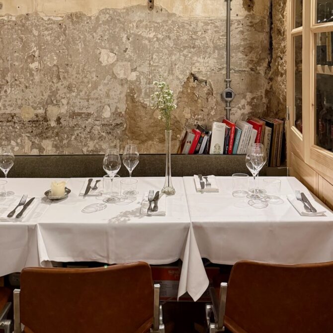 Localino al Mare est un restaurant italien à Vauban. Il propose des pasta fresca, des vins d’exception dans ambiance transalpine avec terrasse Titre Facebook : Localino al Mare : l’Italie généreuse au cœur de Vauban, à Marseille (tables nappées)