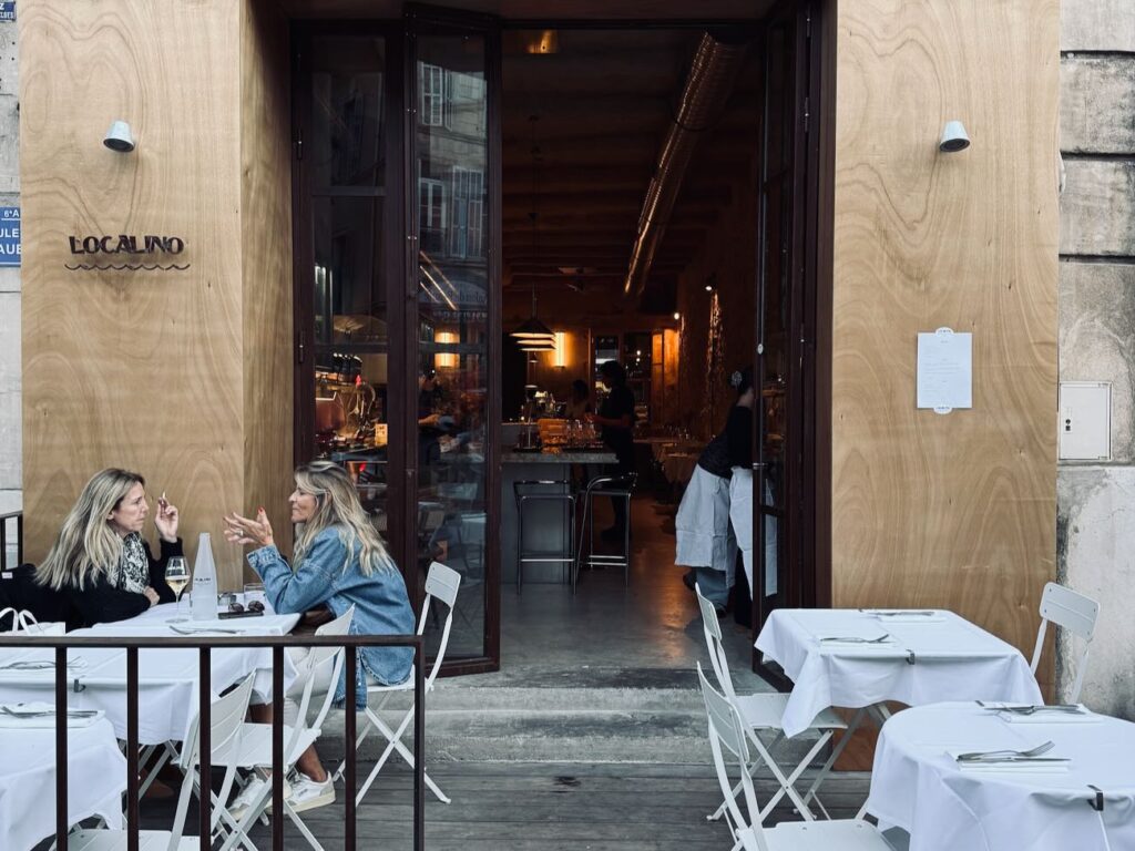 Localino al Mare est un restaurant italien à Vauban. Il propose des pasta fresca, des vins d’exception dans ambiance transalpine avec terrasse Titre Facebook : Localino al Mare : l’Italie généreuse au cœur de Vauban, à Marseille (devanture)