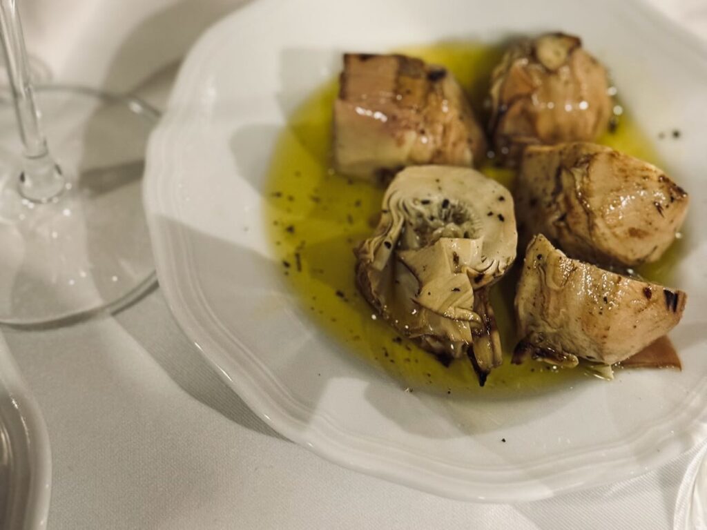 Localino al Mare est un restaurant italien à Vauban. Il propose des pasta fresca, des vins d’exception dans ambiance transalpine avec terrasse Titre Facebook : Localino al Mare : l’Italie généreuse au cœur de Vauban, à Marseille (artichaut)