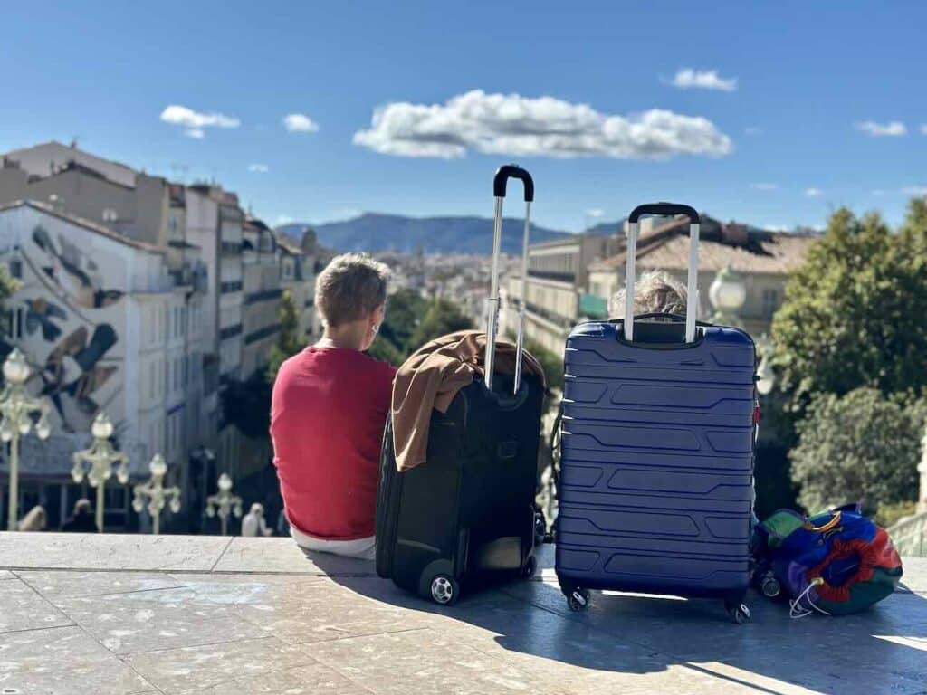 Radical storage : consignes à bagages dans les commerces de proximité à Marseille (groupe en attente)