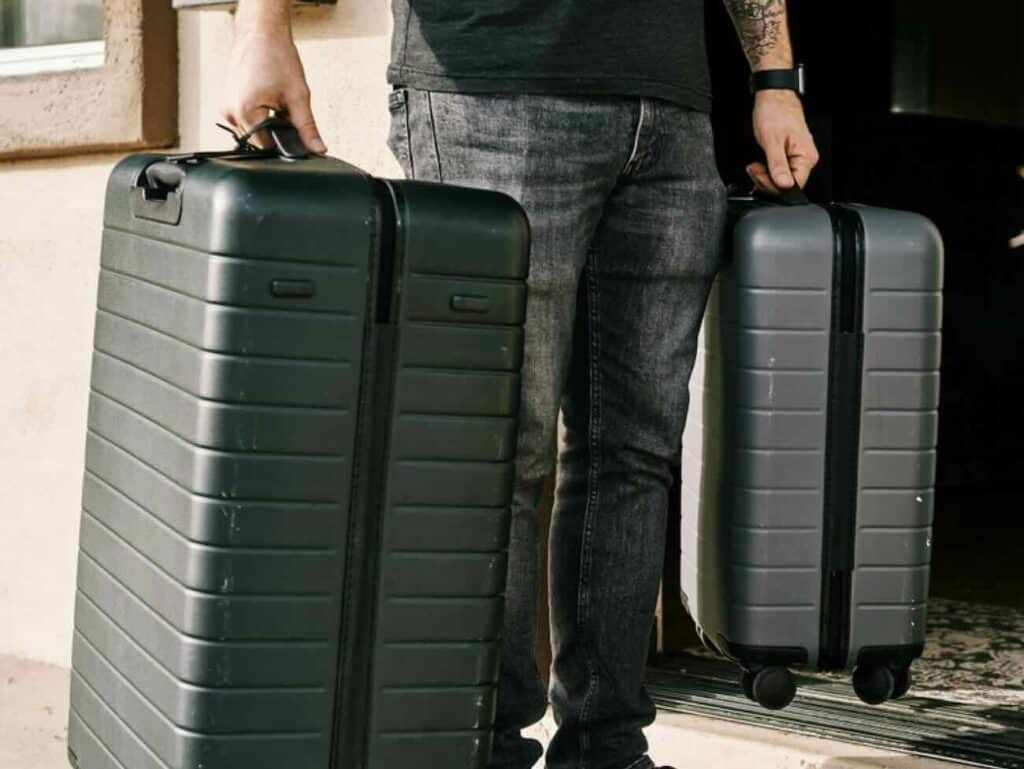 Radical storage : consignes à bagages dans les commerces de proximité à Marseille (bagages encombrabts)