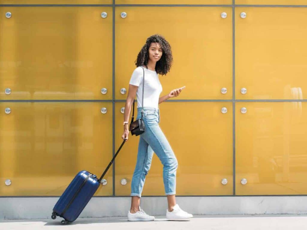 Radical storage : consignes à bagages dans les commerces de proximité à Marseille (marche)